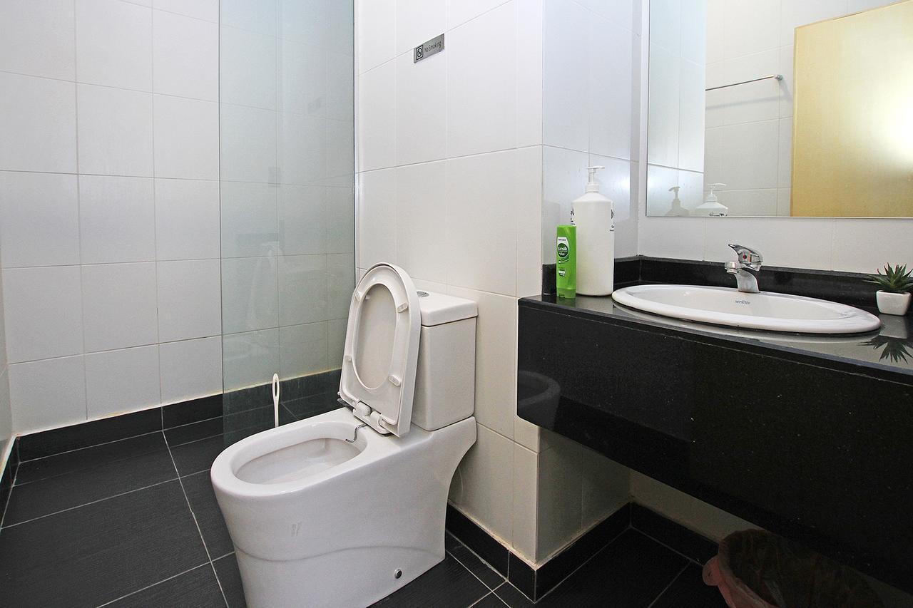 Bernard Holiday Home @ Imperial Suites Kuching Esterno foto