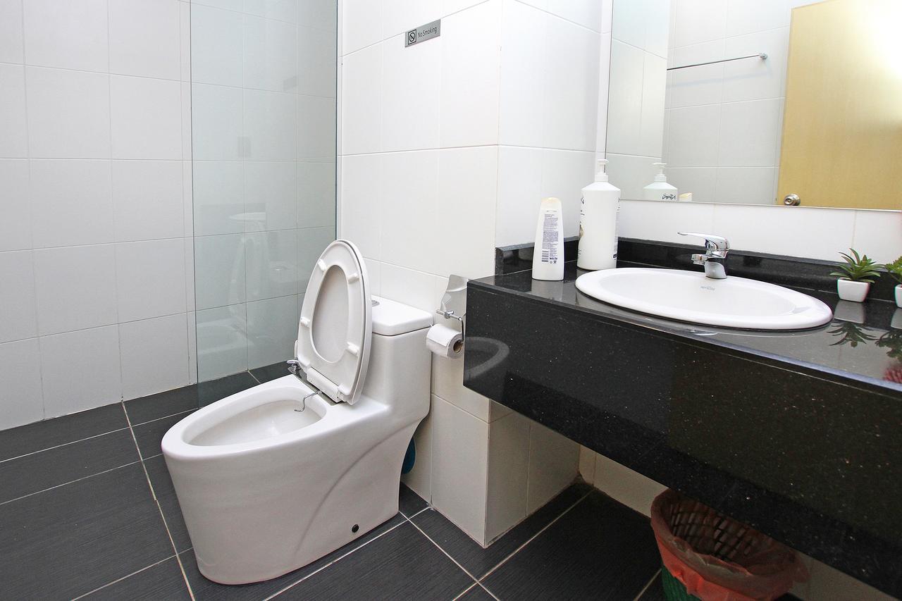 Bernard Holiday Home @ Imperial Suites Kuching Esterno foto