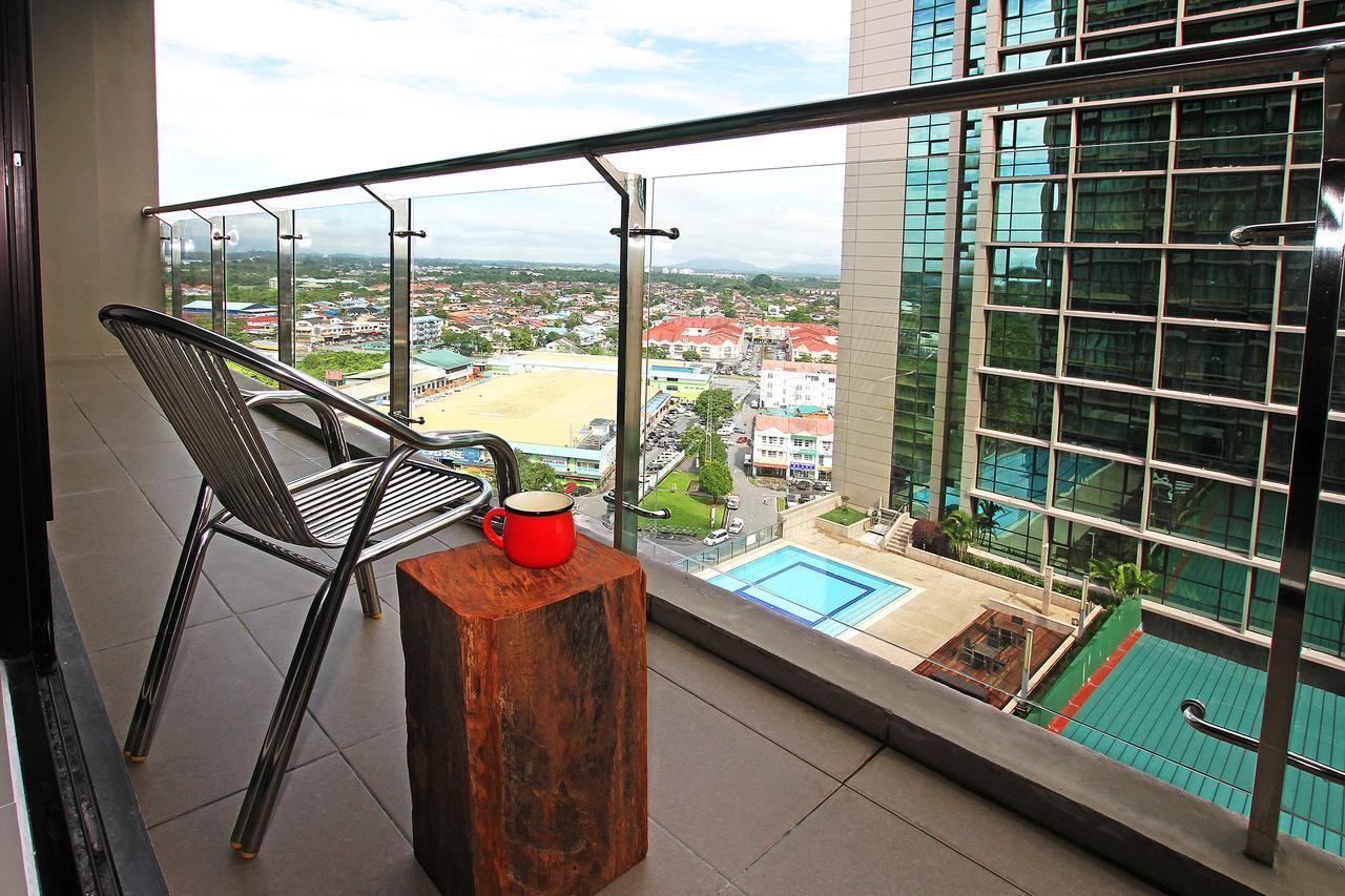 Bernard Holiday Home @ Imperial Suites Kuching Esterno foto