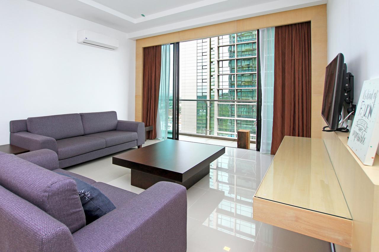 Bernard Holiday Home @ Imperial Suites Kuching Esterno foto